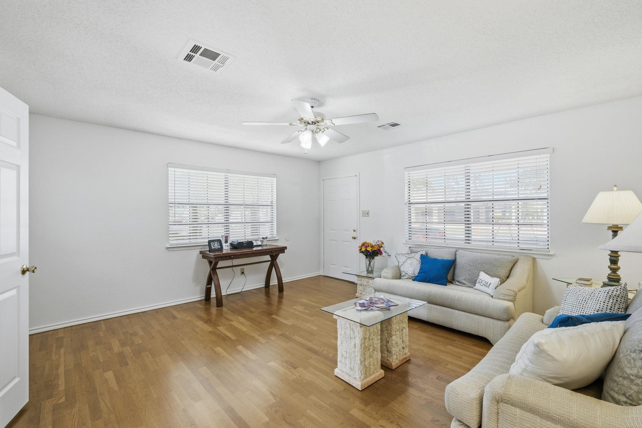 403 W Anderson Ave