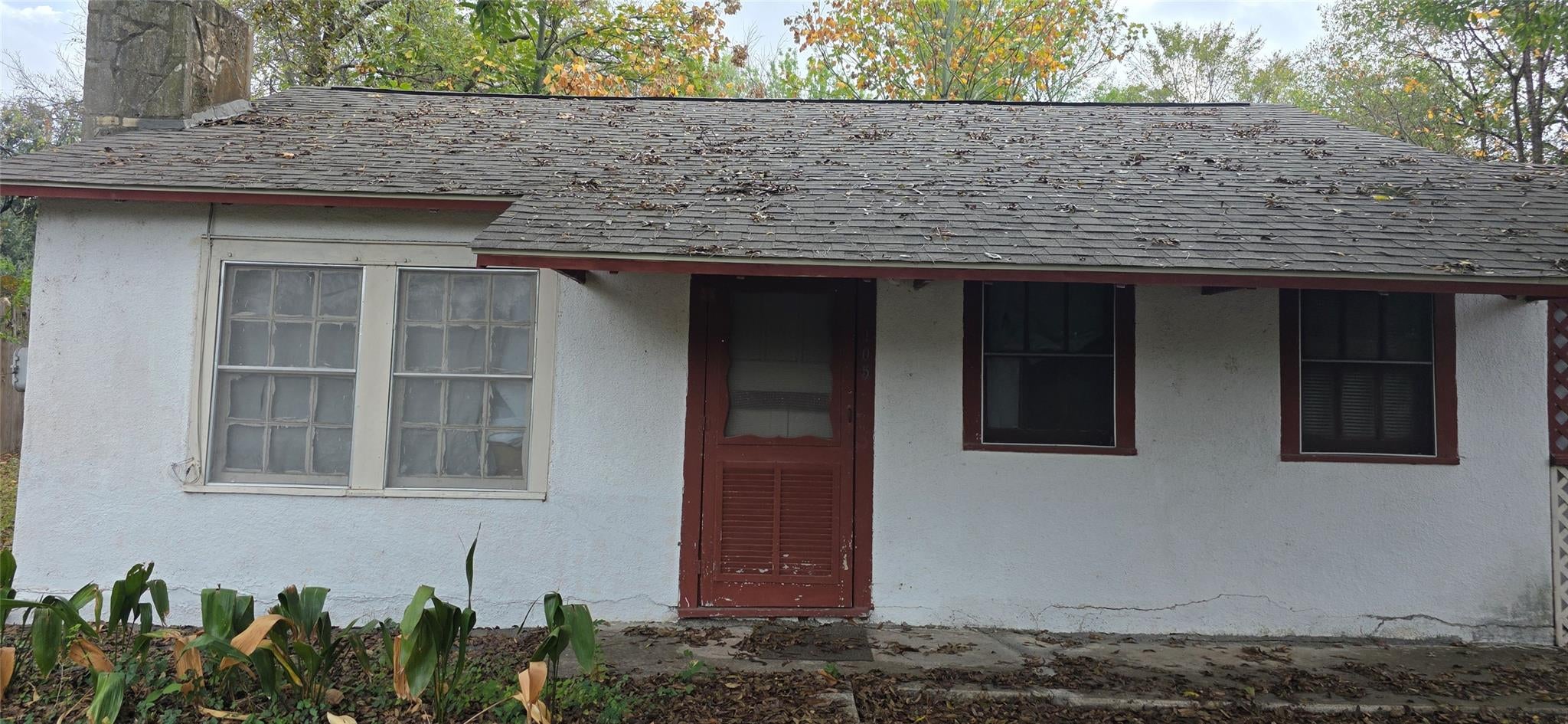 105 E Walnut DR