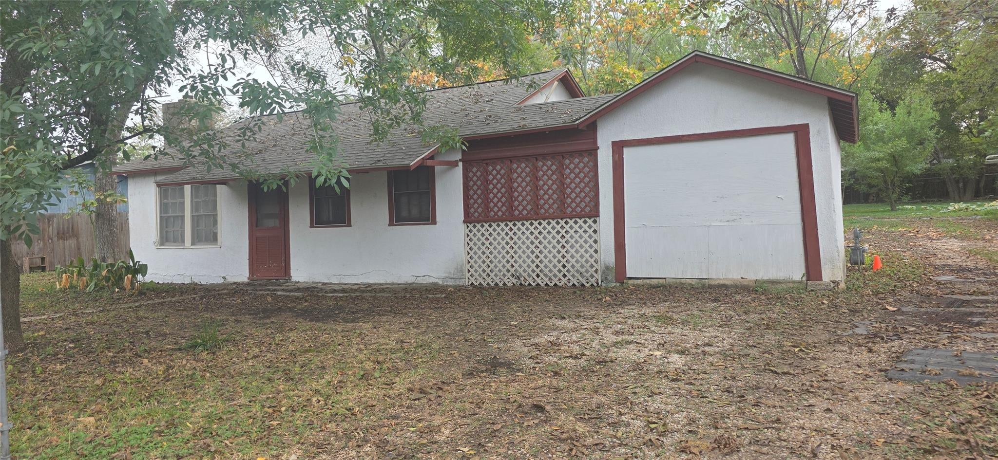 105 E Walnut DR