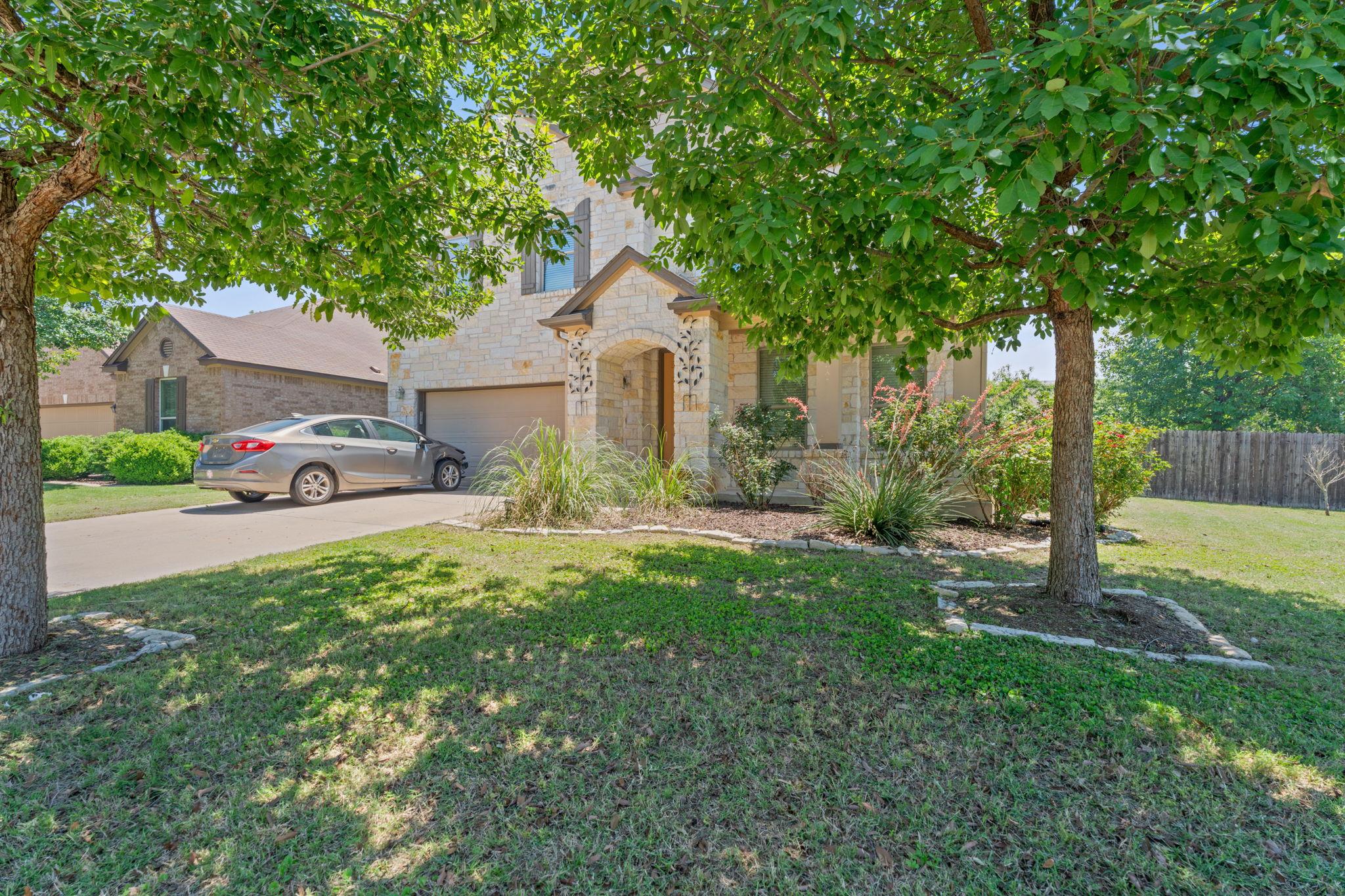 1109 Hyde Park DR