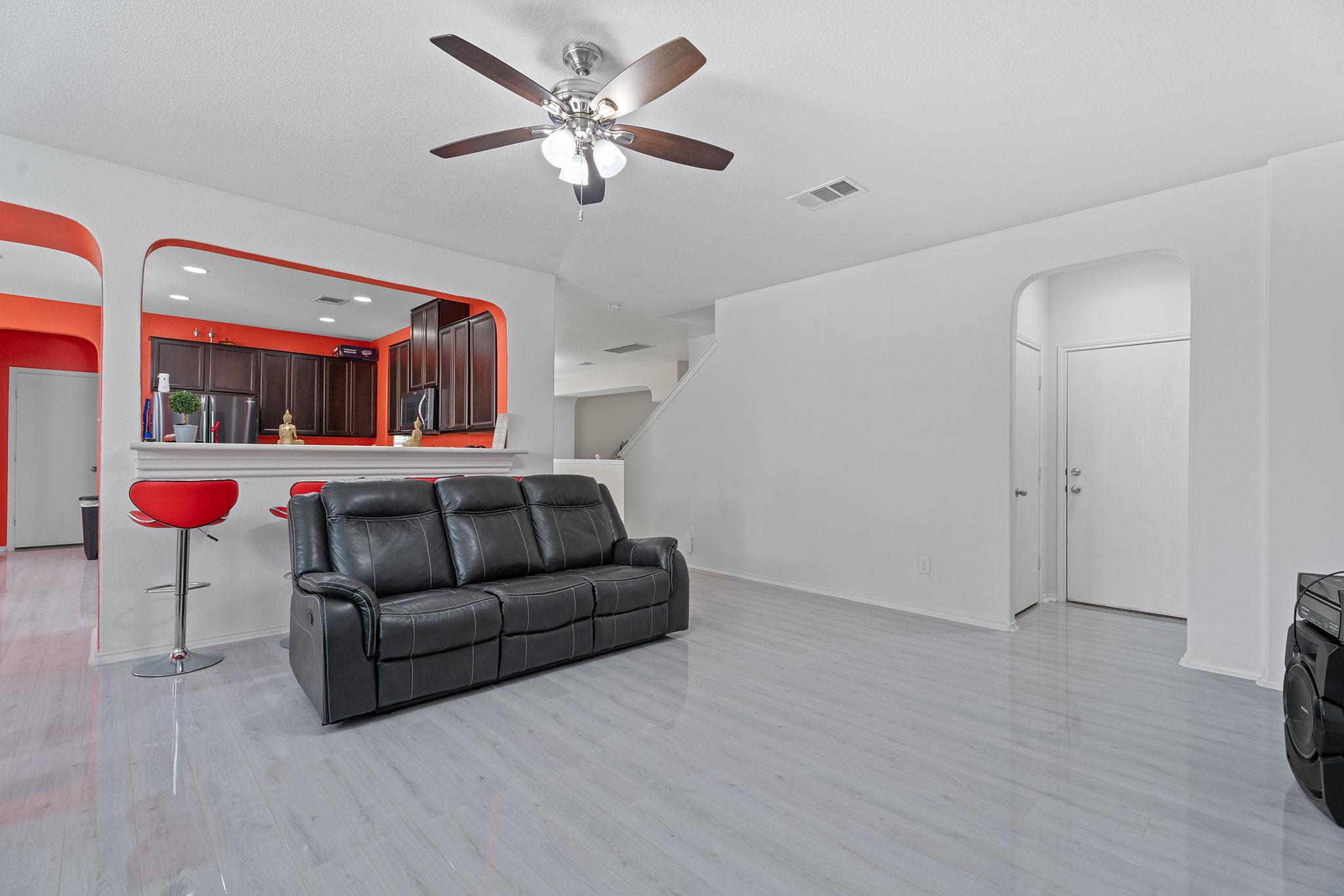 1109 Hyde Park DR