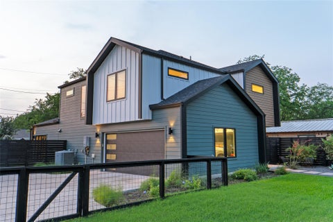 Photo of 8300 Hathaway DR, Austin, TX 78757 (MLS # 9478004)