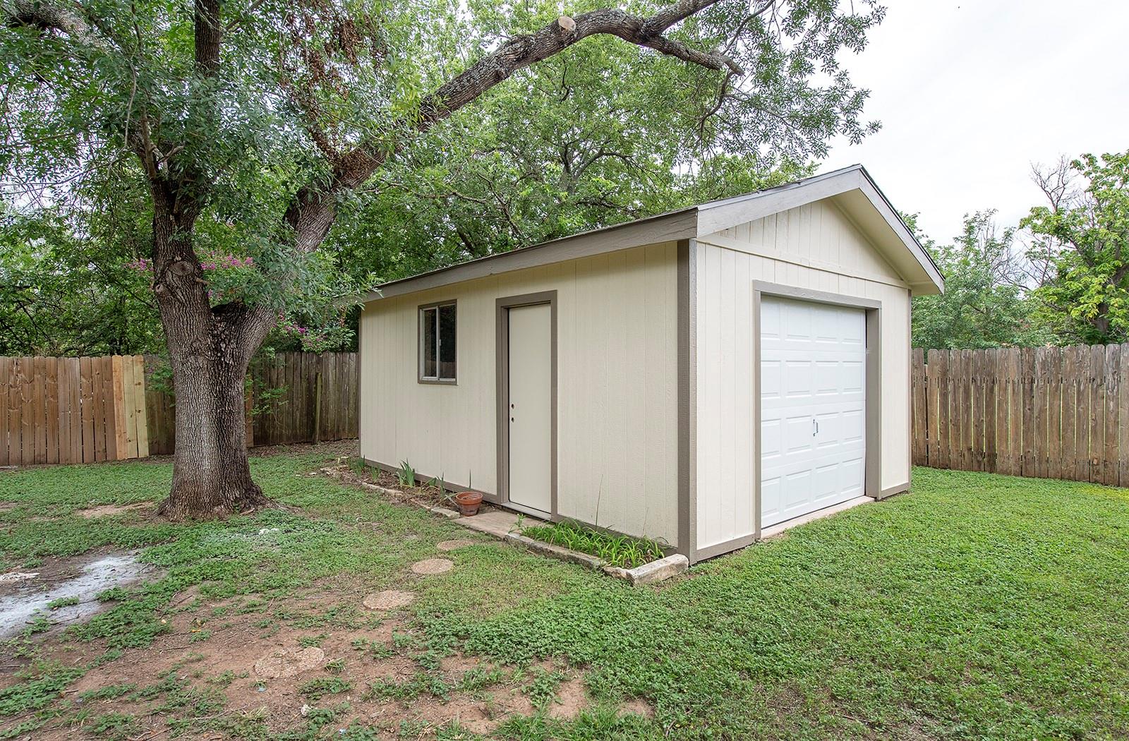 910 Garden View DR
