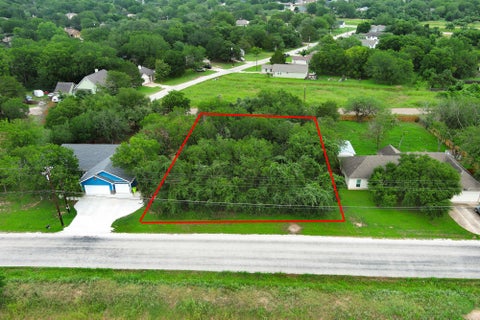 Photo of 1331 Lovers LN, Bastrop, TX 78602 (MLS # 9307207)