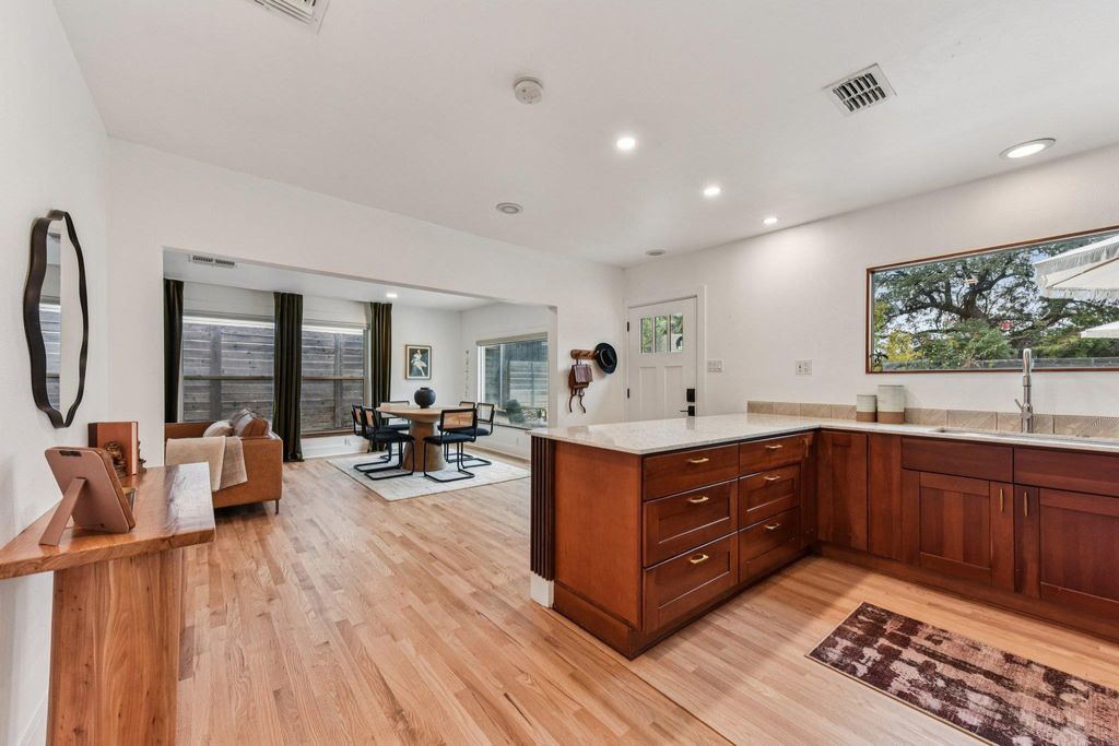 Photo of 1101 Manlove ST, Austin, TX 78741 (MLS # 3872287)