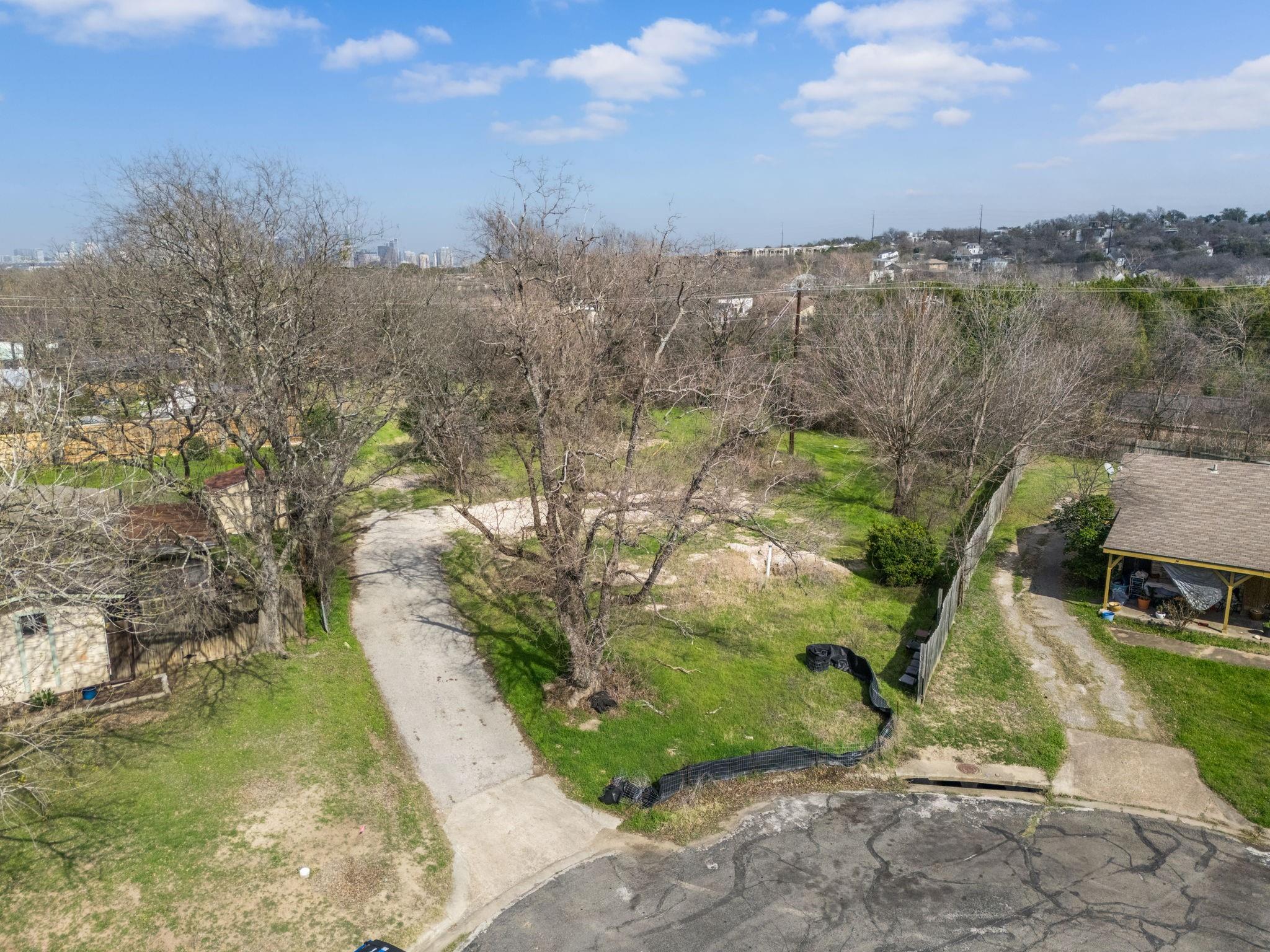 1402 Valleyridge DR