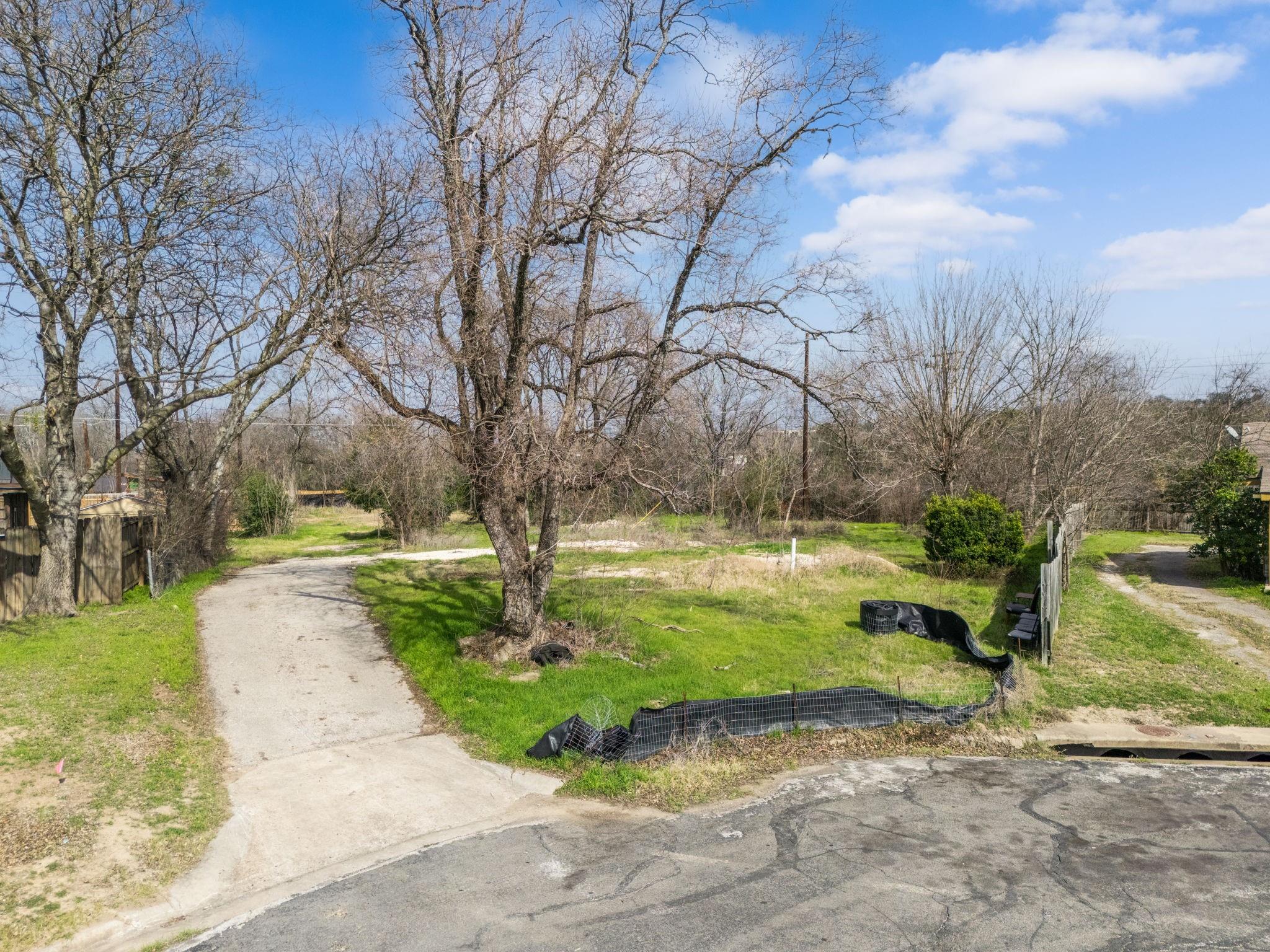 1402 Valleyridge DR