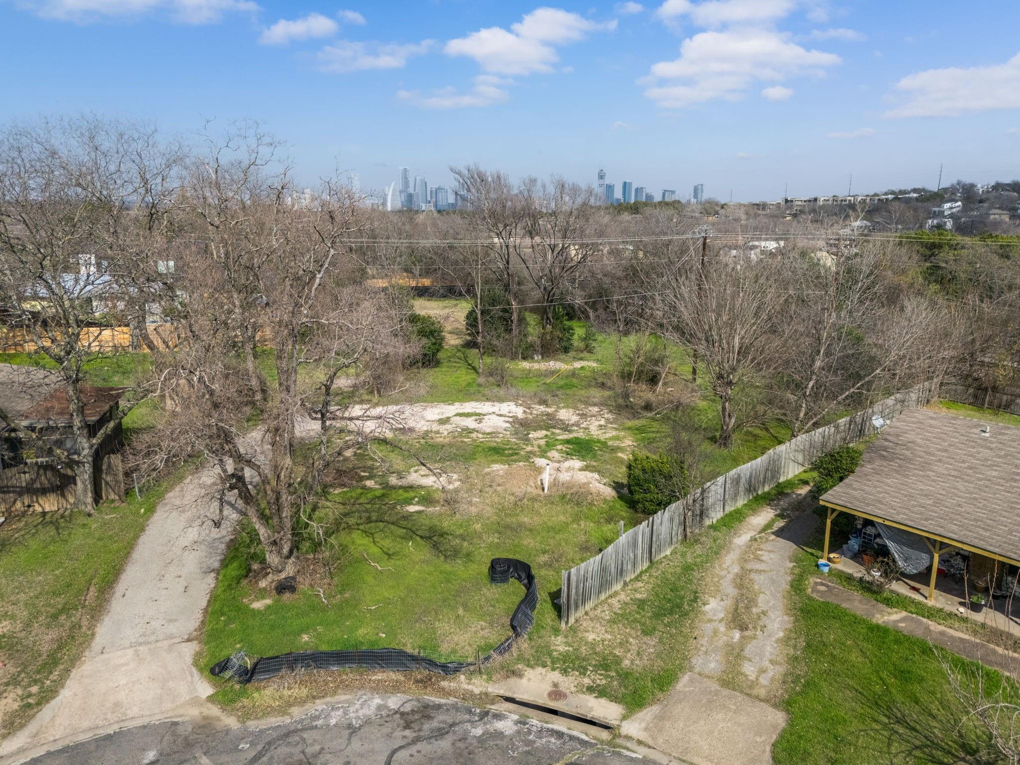 1402 Valleyridge DR