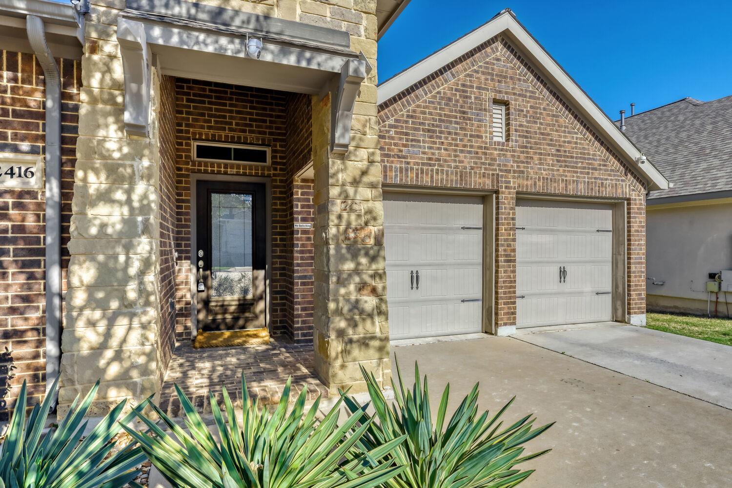 2416 BURBERRY LN
