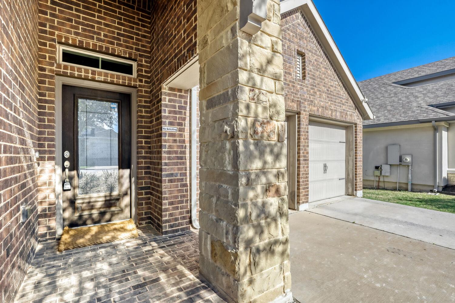 2416 BURBERRY LN