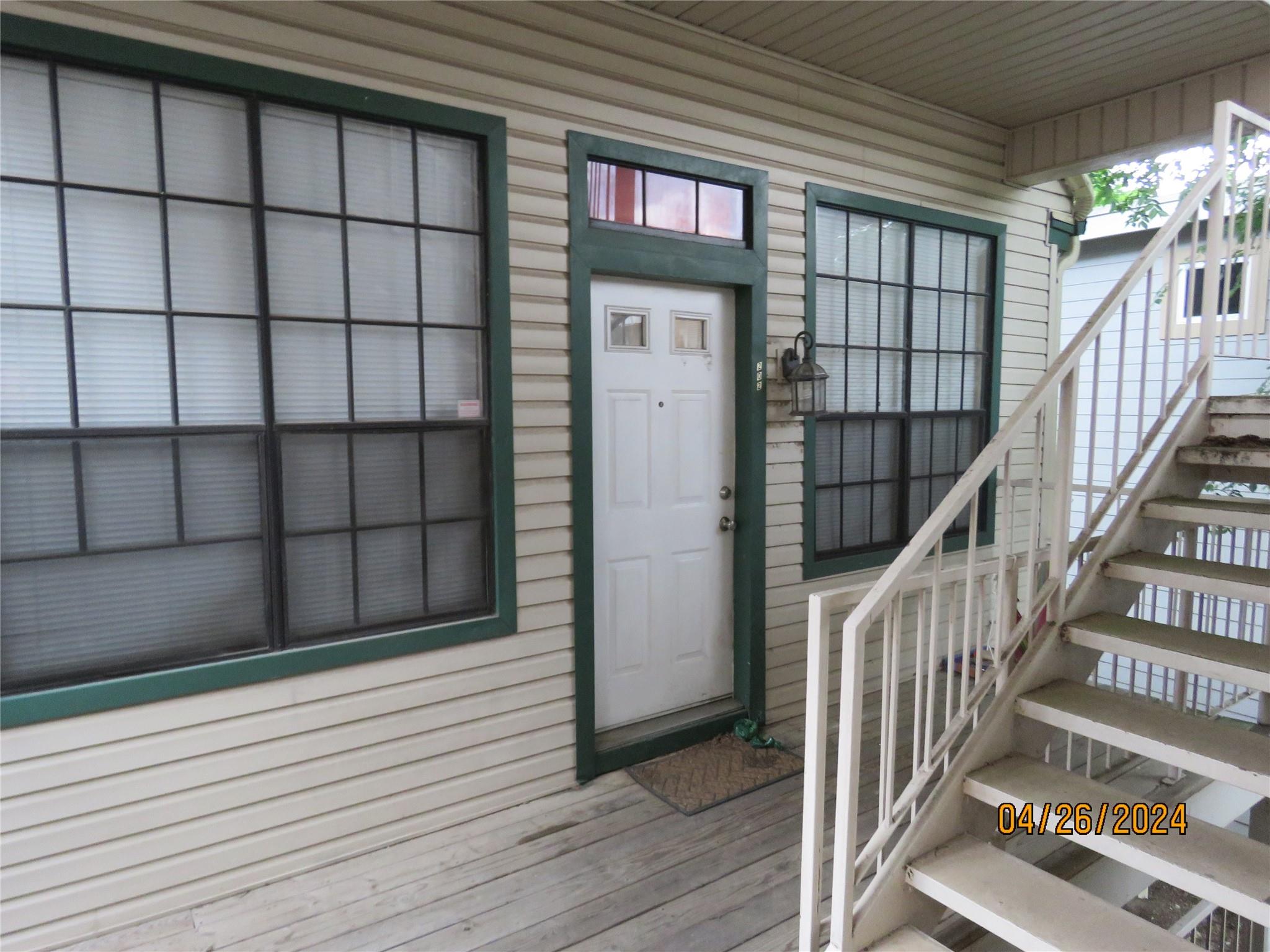 2300 Leon ST 202