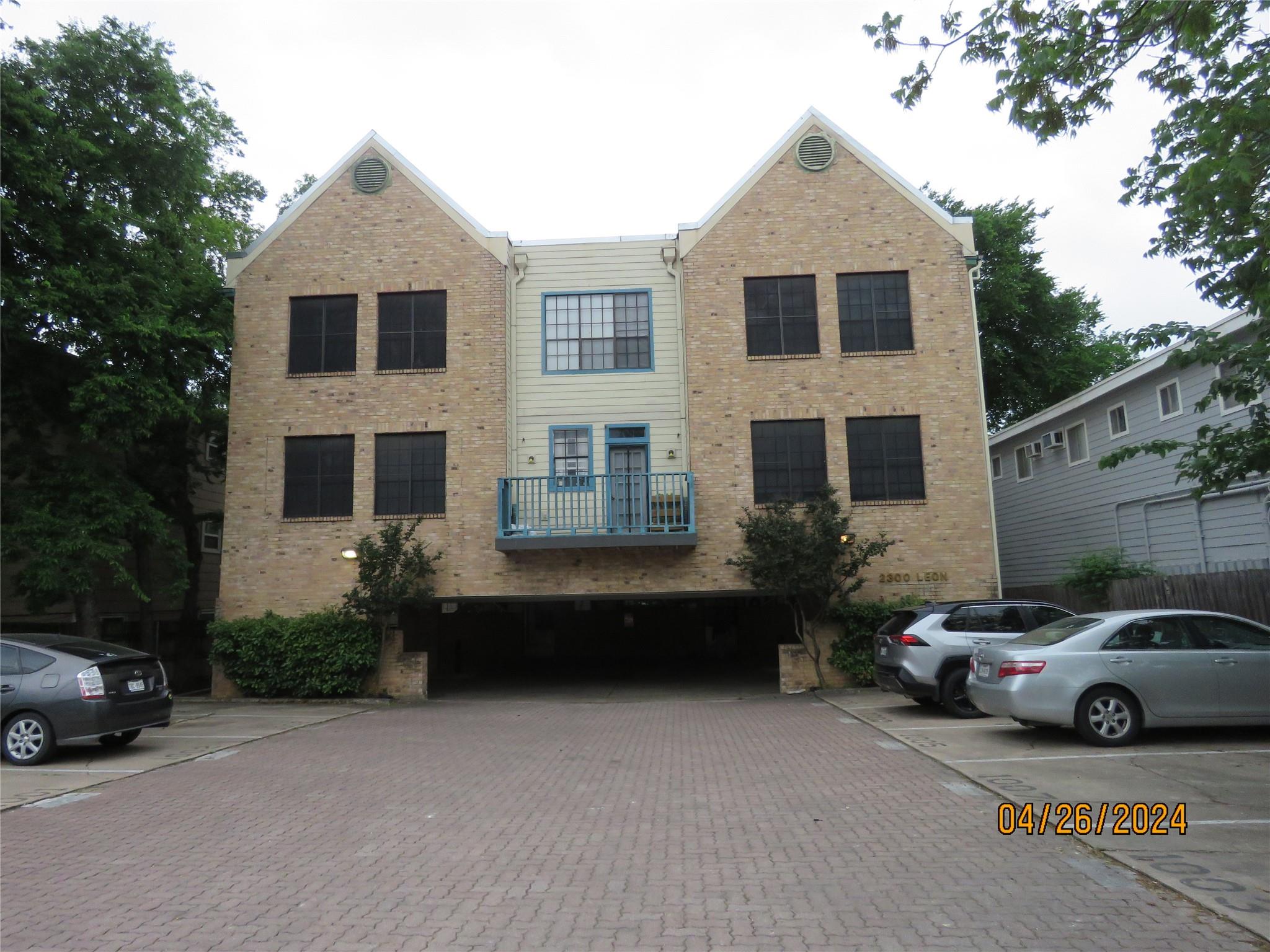 2300 Leon ST 202