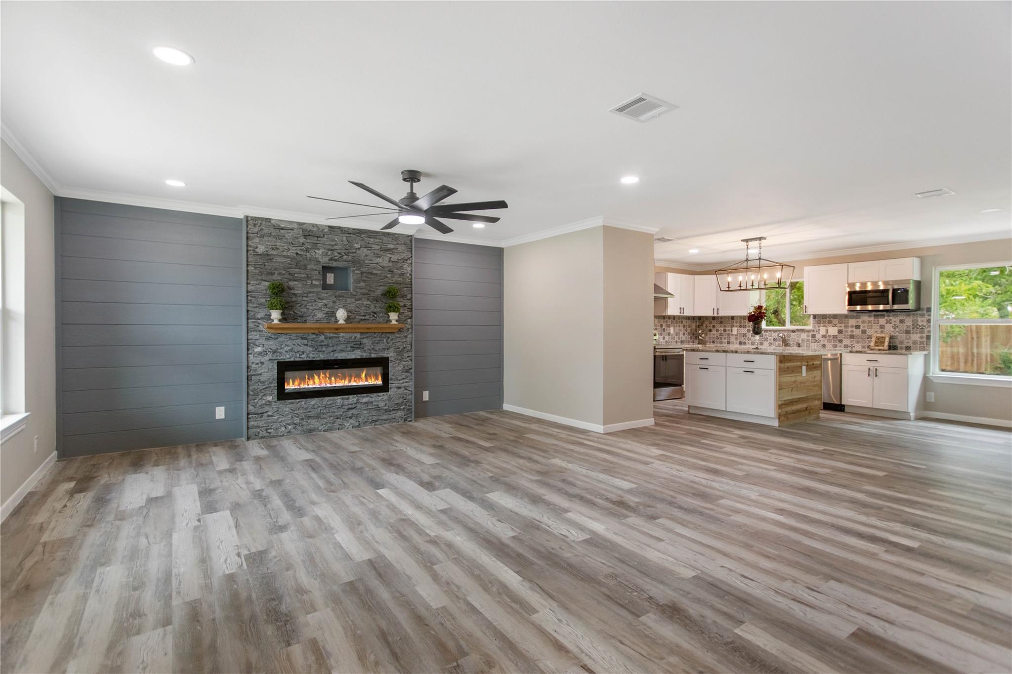 904 Westview CIR