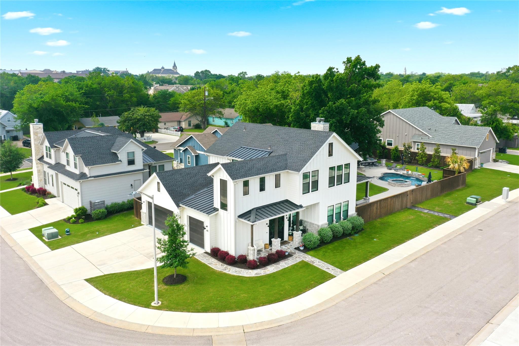 105 Retreat PL