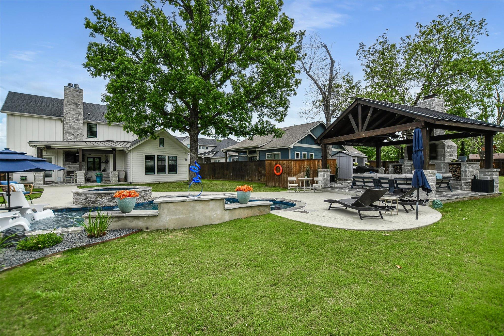 105 Retreat PL
