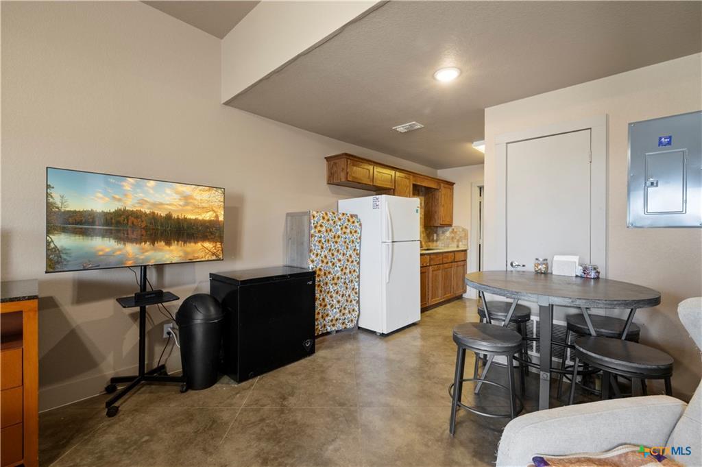 1239 Honor LN