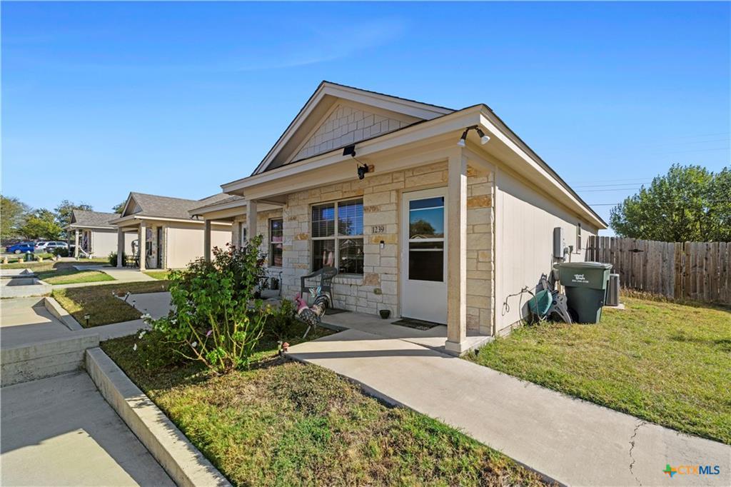 1239 Honor LN