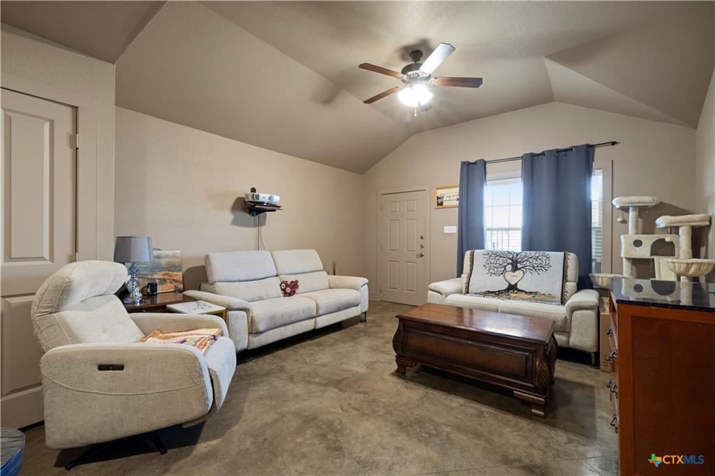 1239 Honor LN