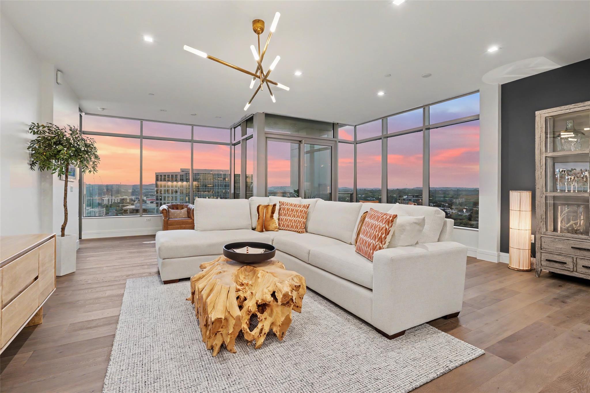 501 West Ave 1604