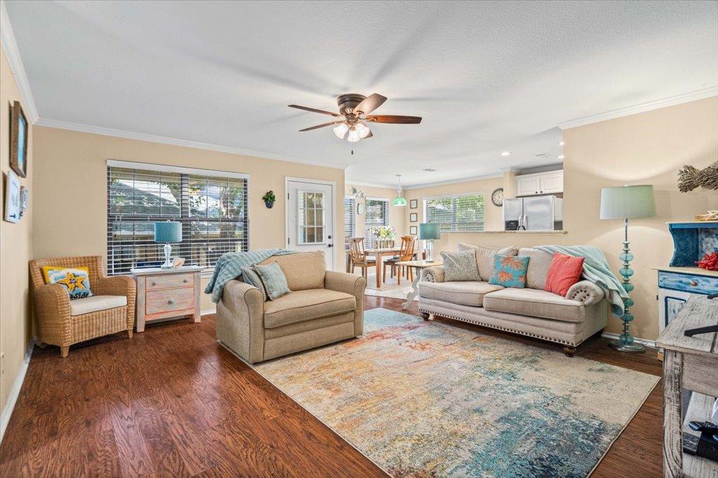 708 Cottonwood DR