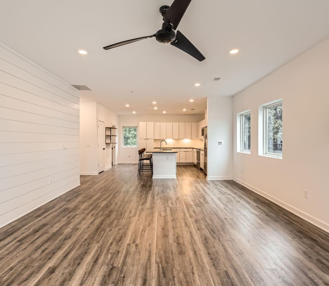 5924 S Congress Ave 11S