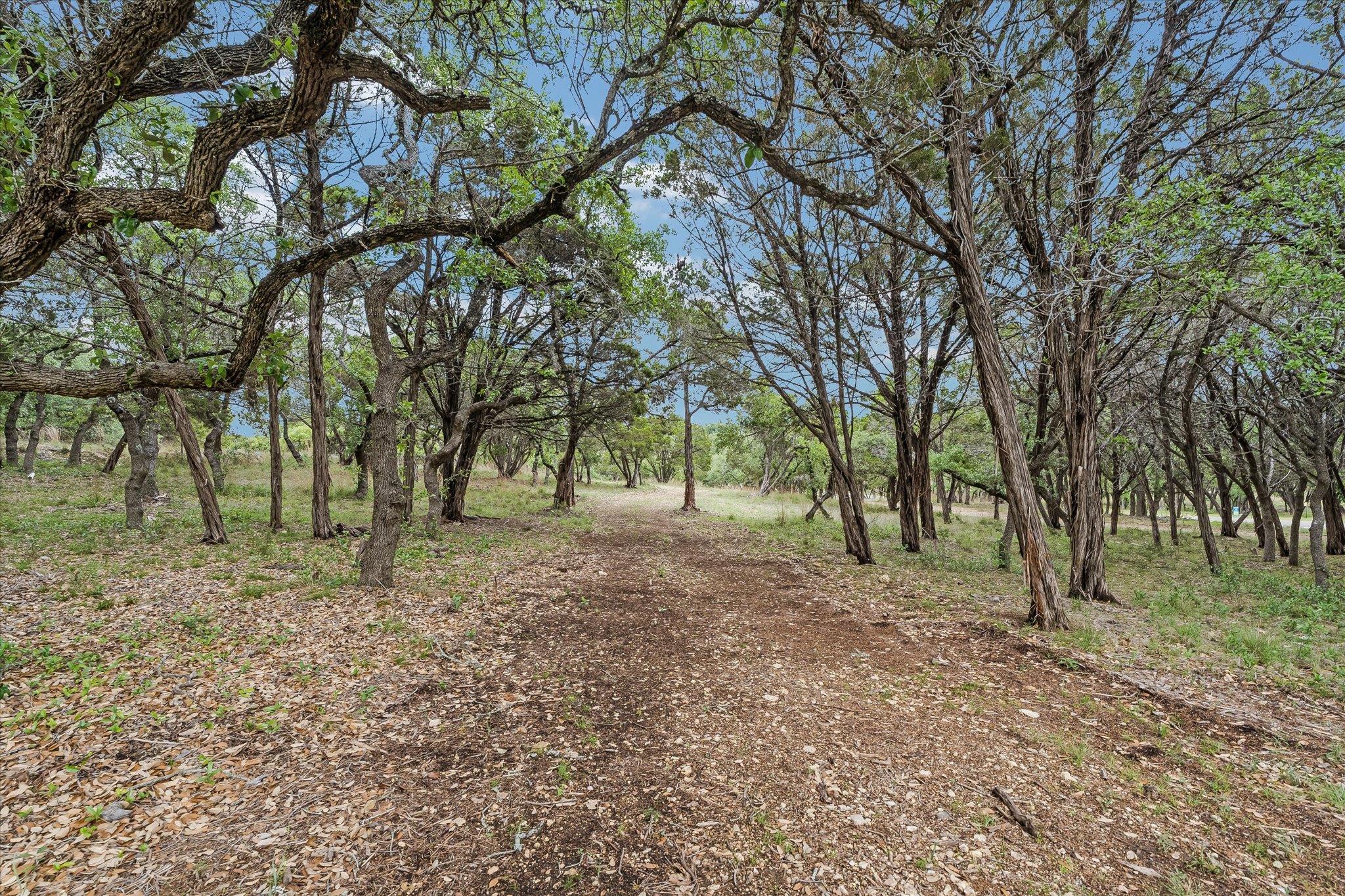 000 Moonridge LN