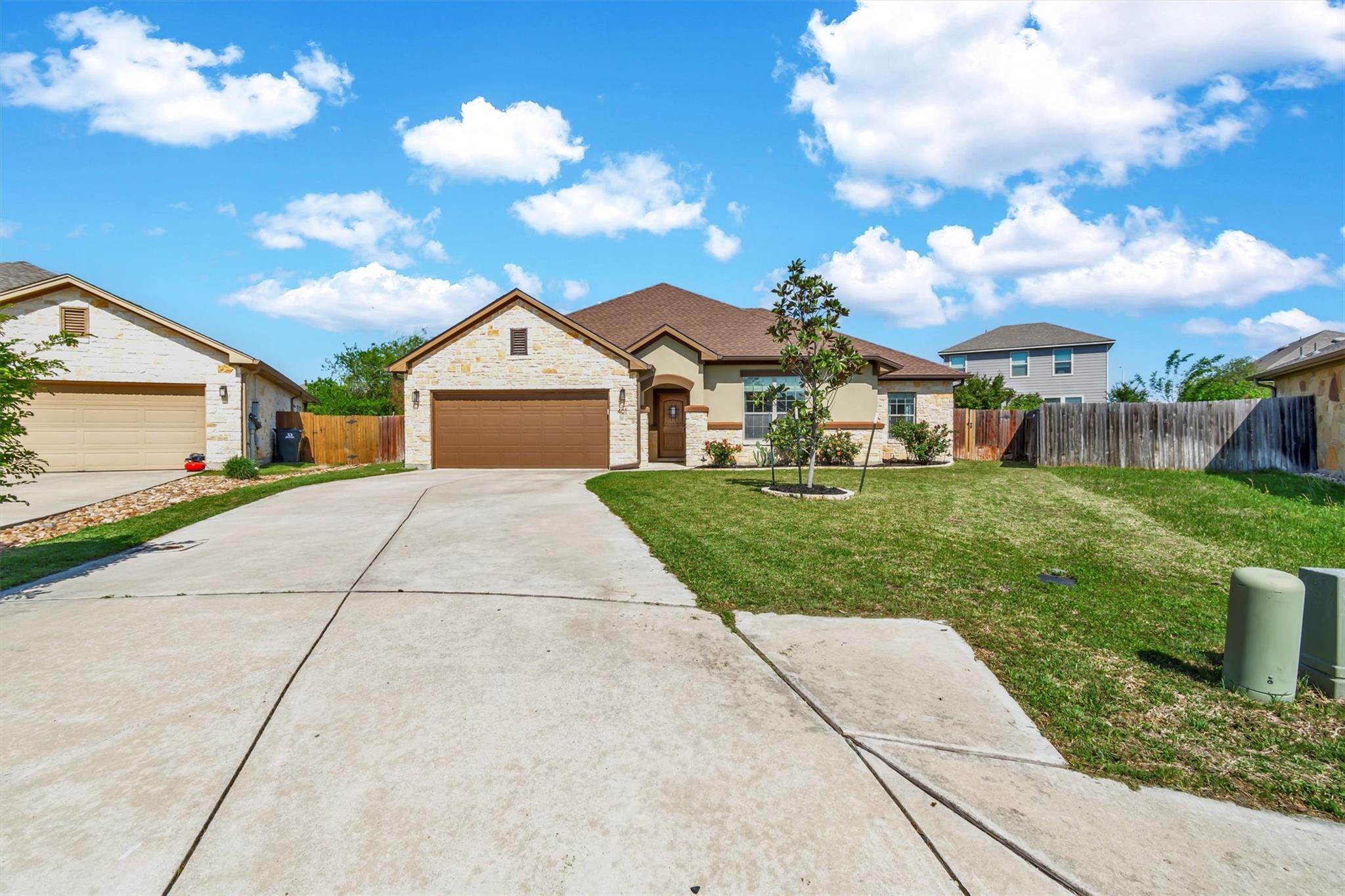401 Valley Oaks LOOP