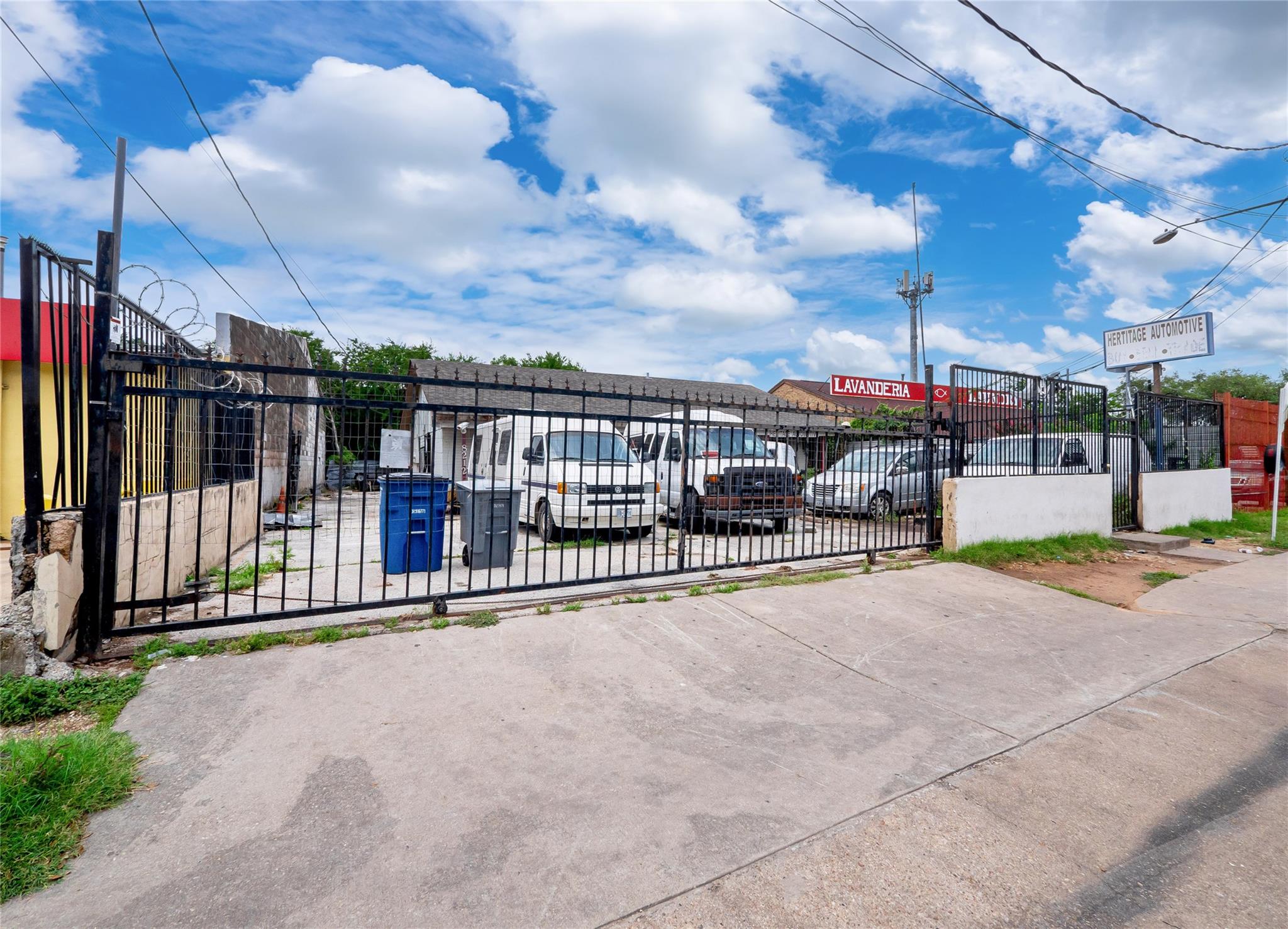 8212 Georgian DR