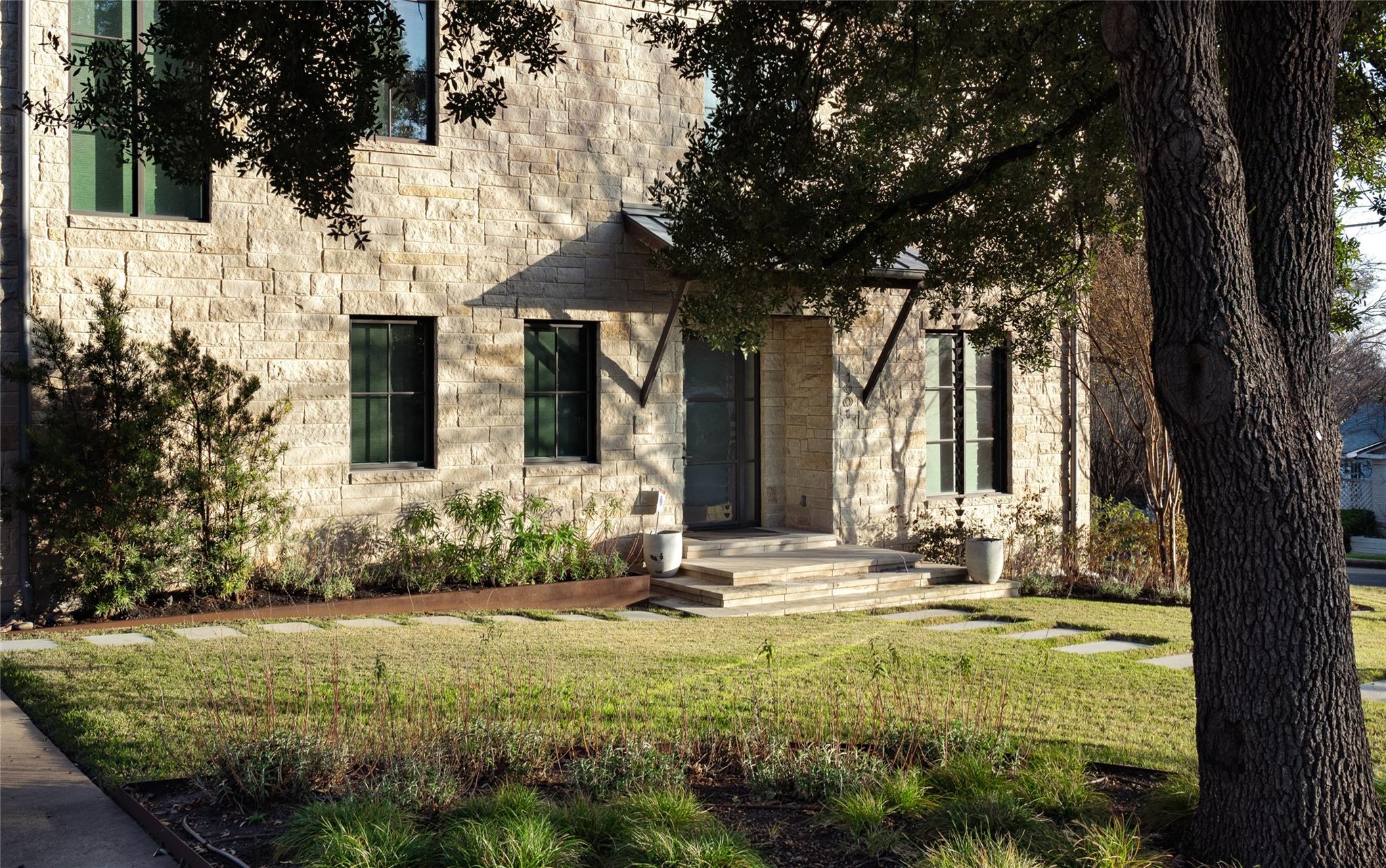 Photo 1 of 1 — 1901 Vista LN, Austin, TX 78703