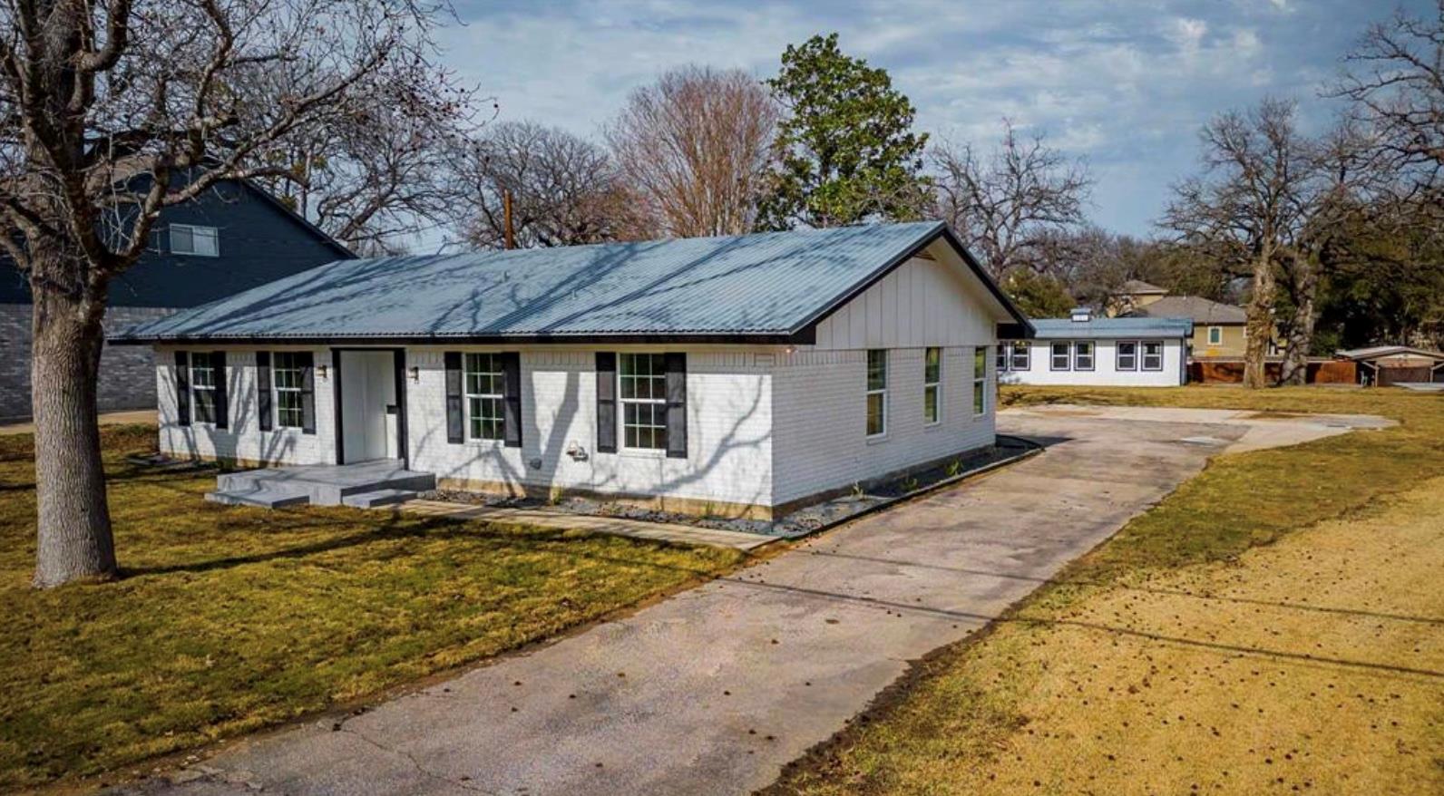 613 Highland DR
