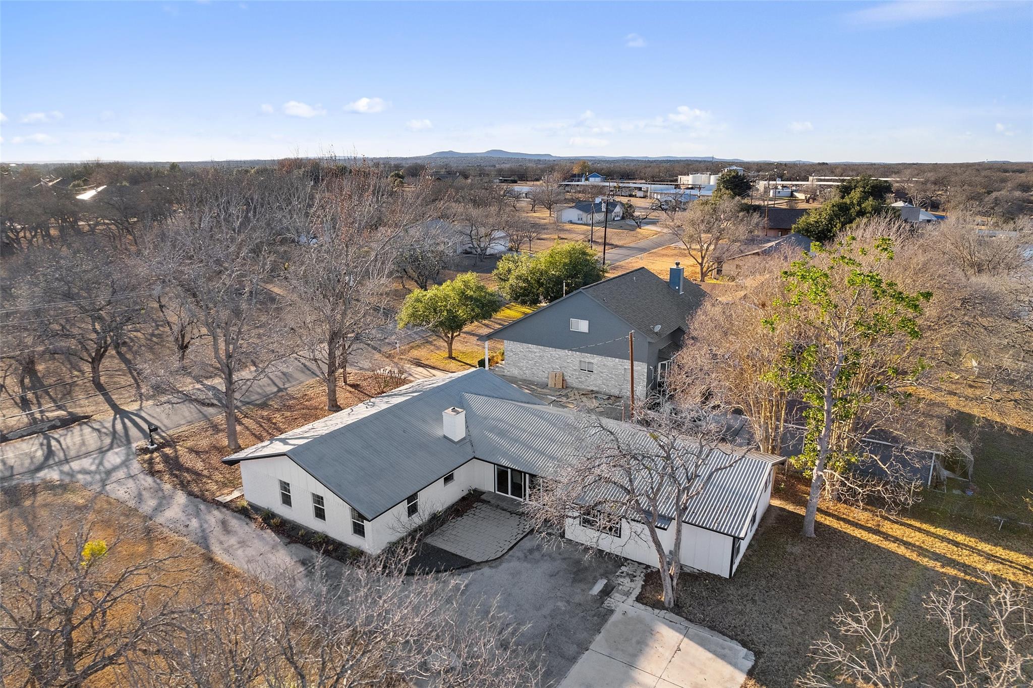 613 Highland DR