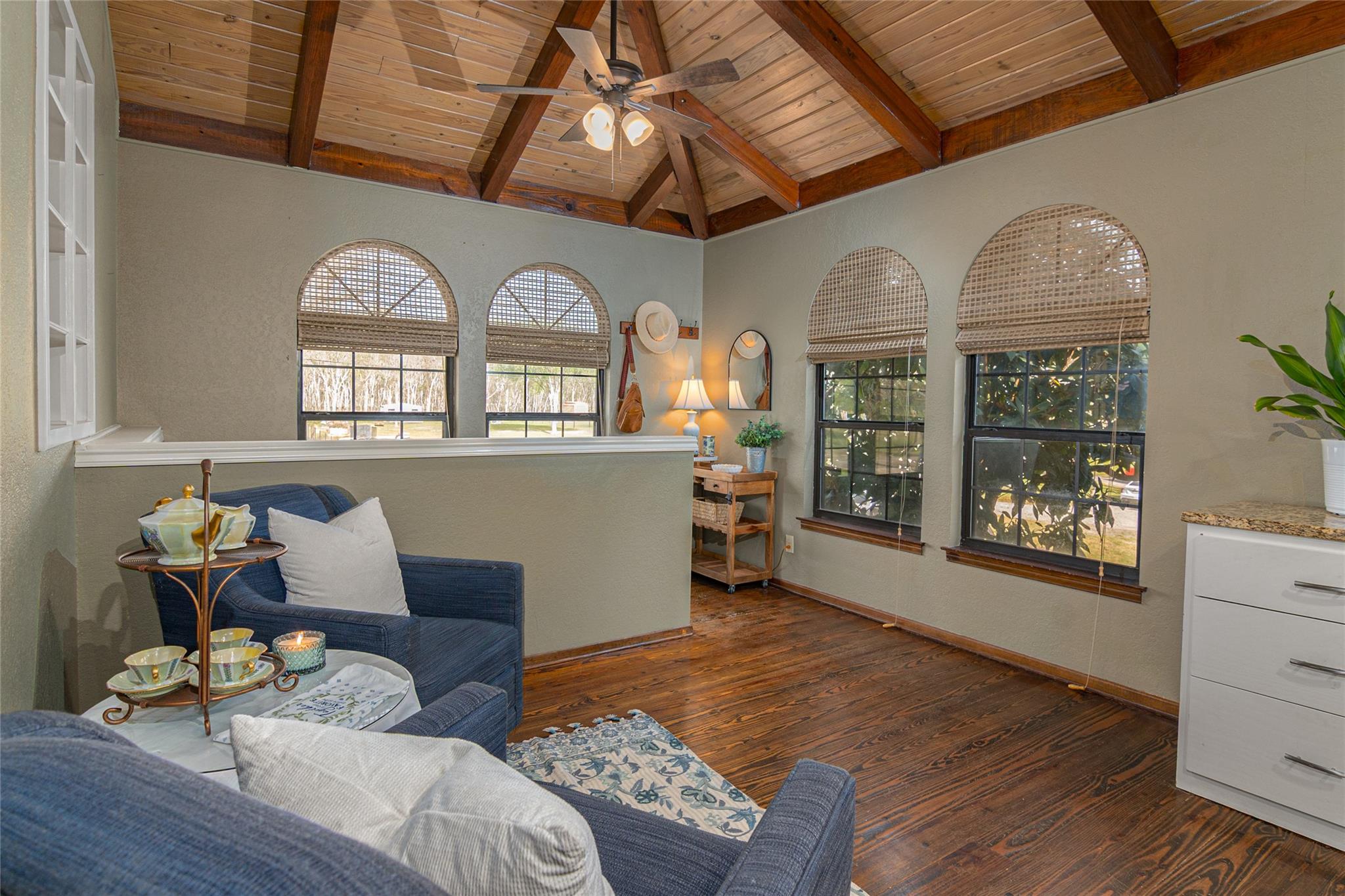 110 Lakeside DR