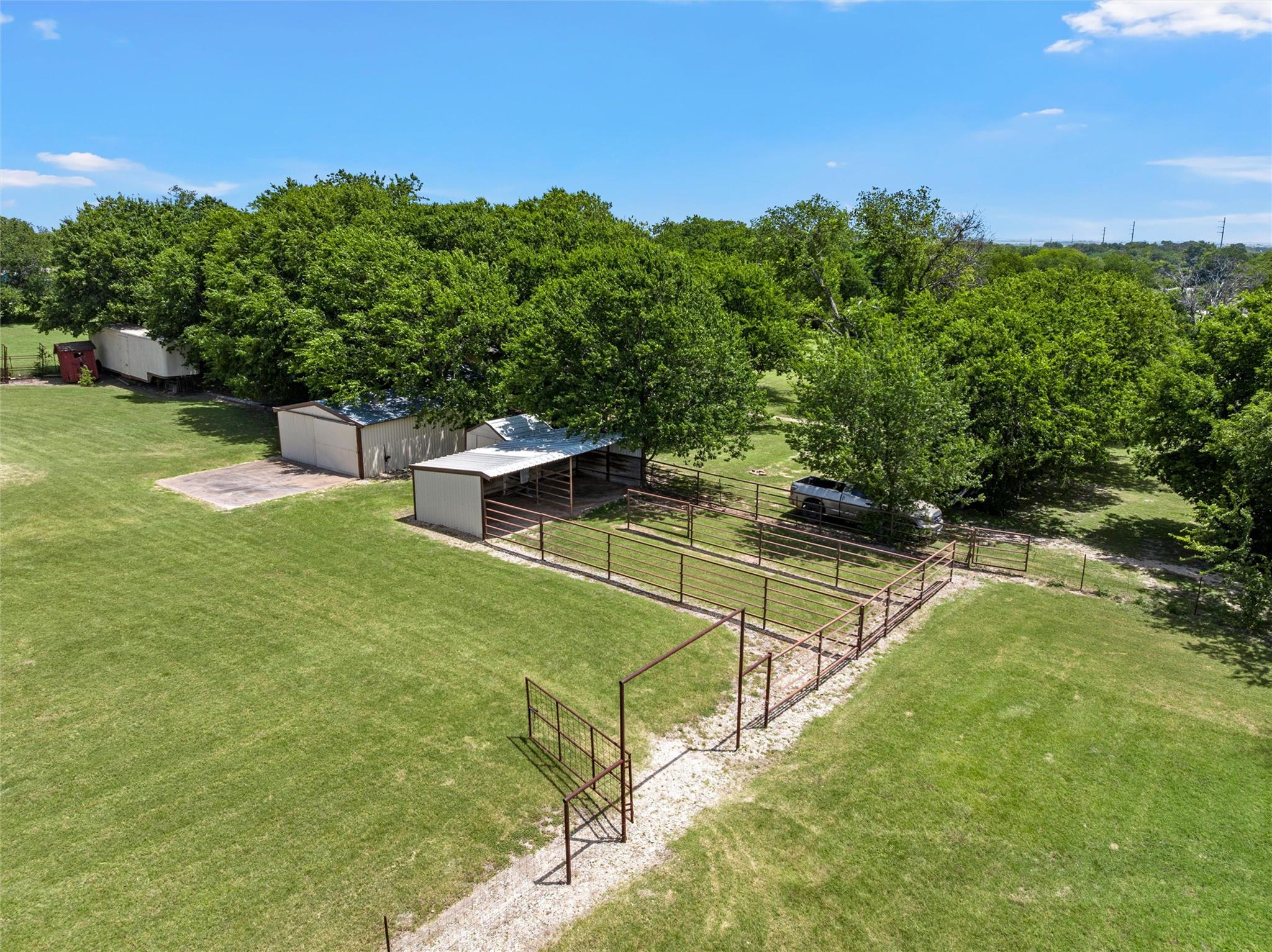 204 Christopher DR