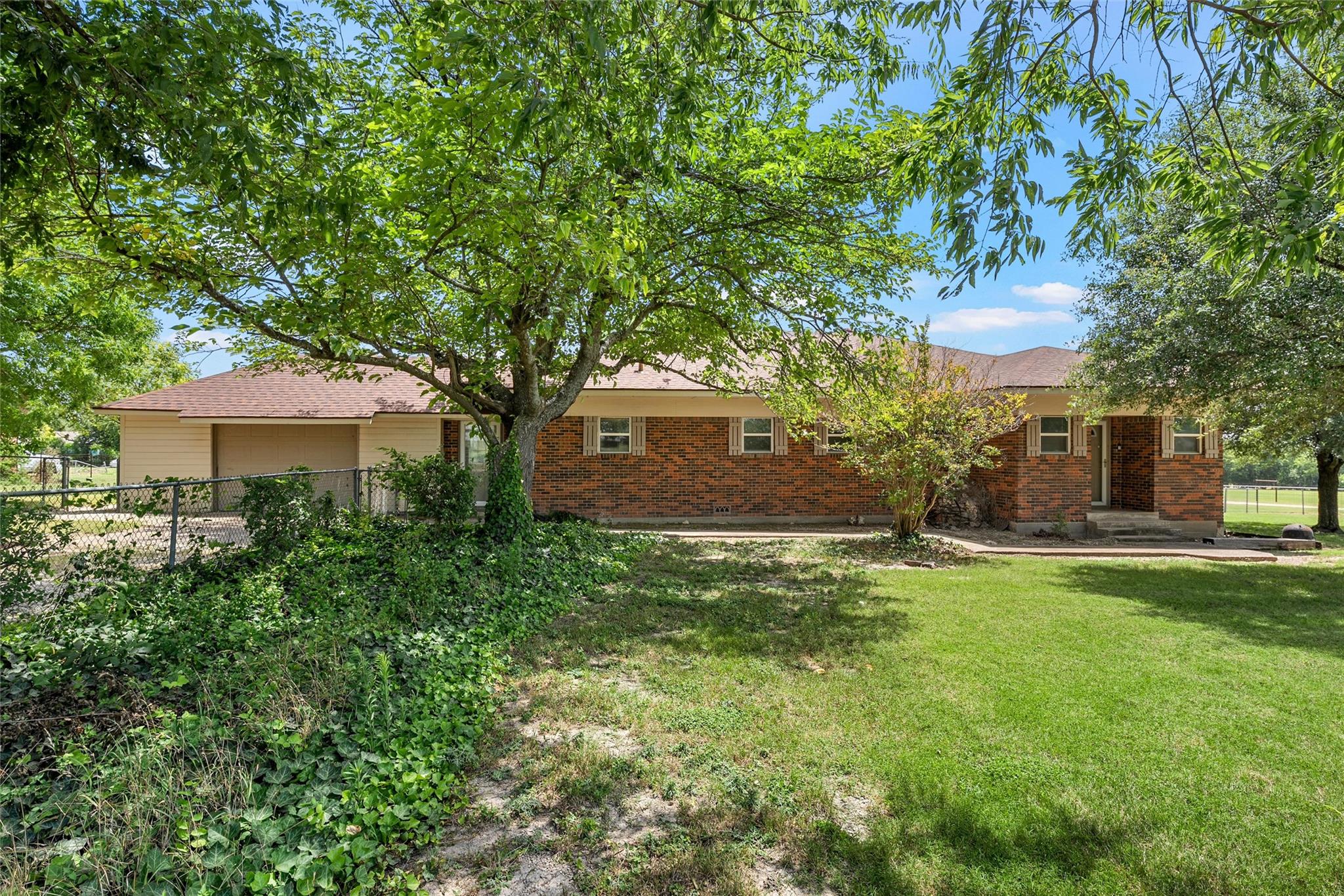 204 Christopher DR