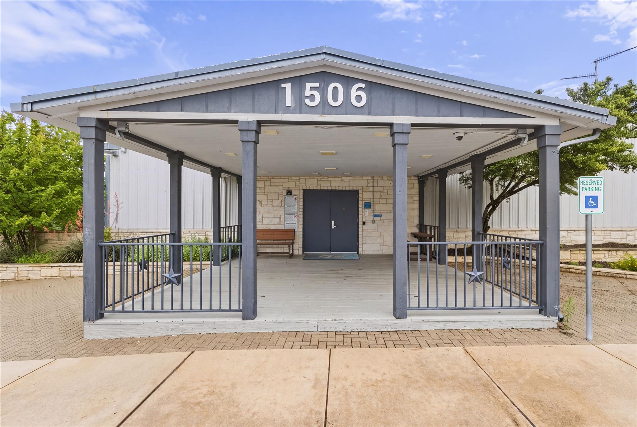 1506 N US HWY 281