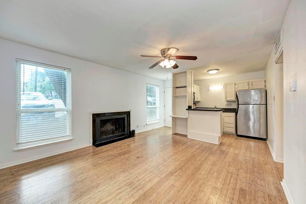 Kitchen featuring dark countertops, freestanding