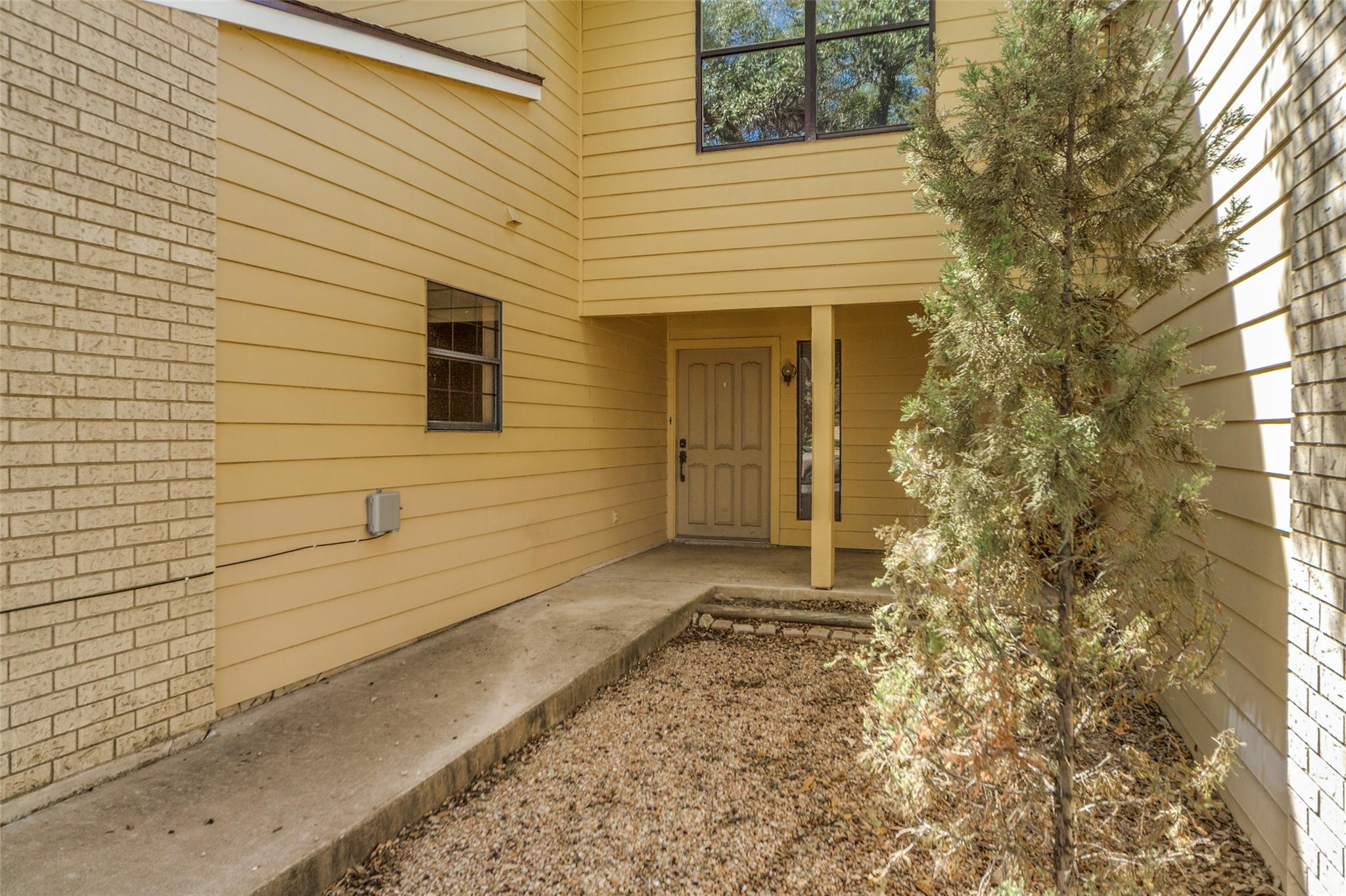 408 Summit CIR