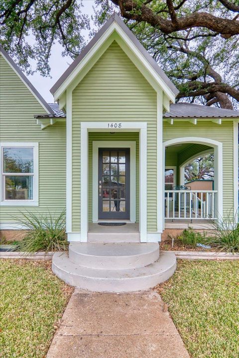 1408 W Dry ST San Saba TX 76877