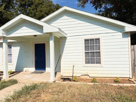 Photo of 208 Parkway ST, Rockdale, TX 76567 (MLS # 1816993) Photo of 208 Parkway ST, Rockdale, TX 76567 (MLS # 1816993)