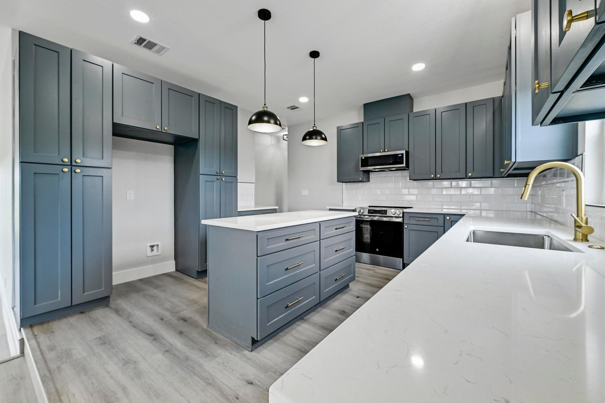 409 Lake View DR