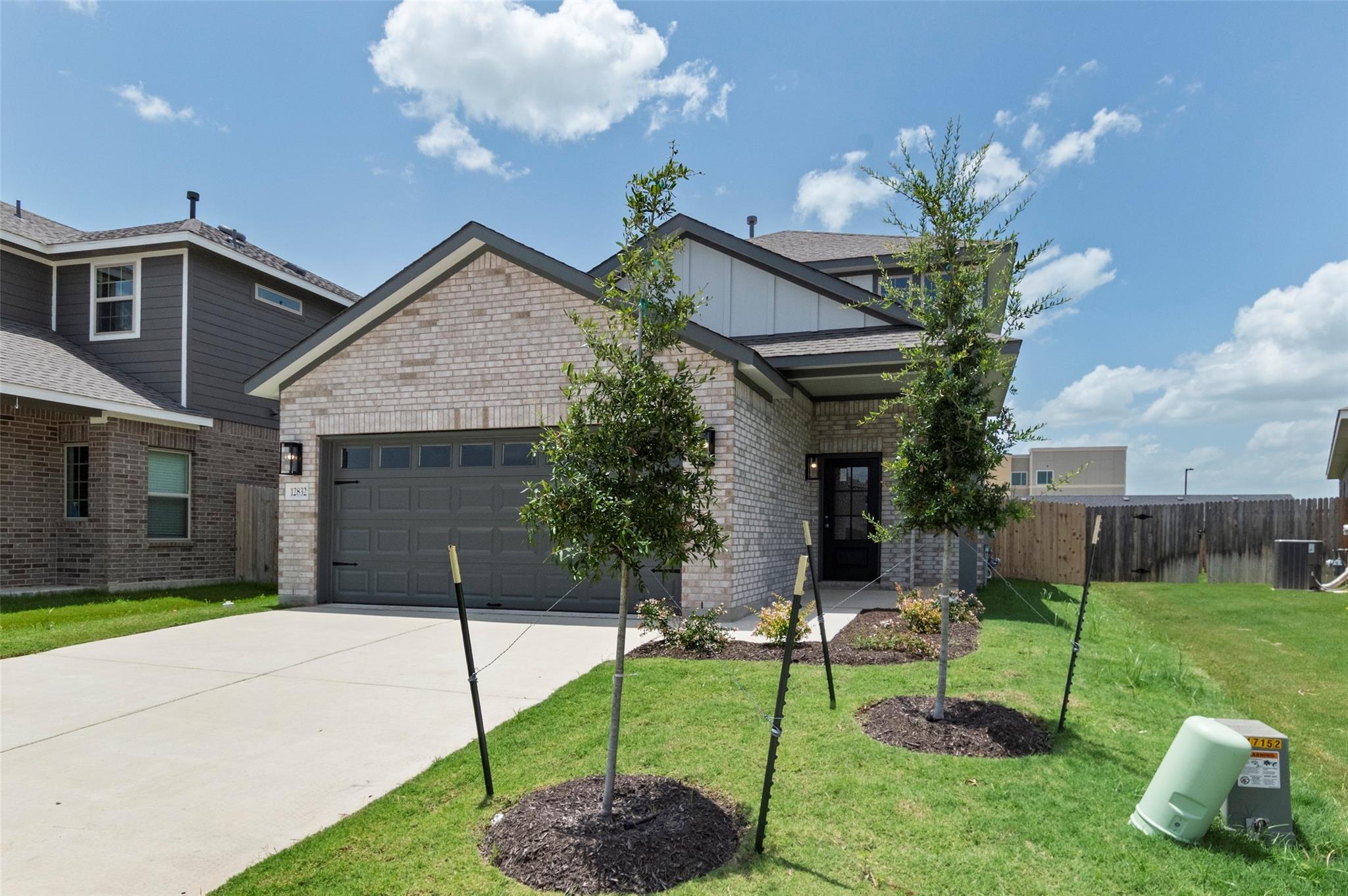 12832 Hornbill LN