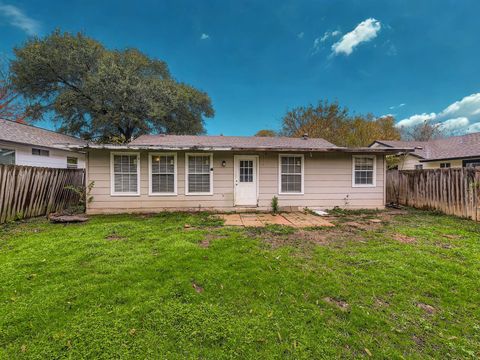 Tiny photo for 6915 Cherry Meadow DR, Austin, TX 78745 (MLS # 9598035)