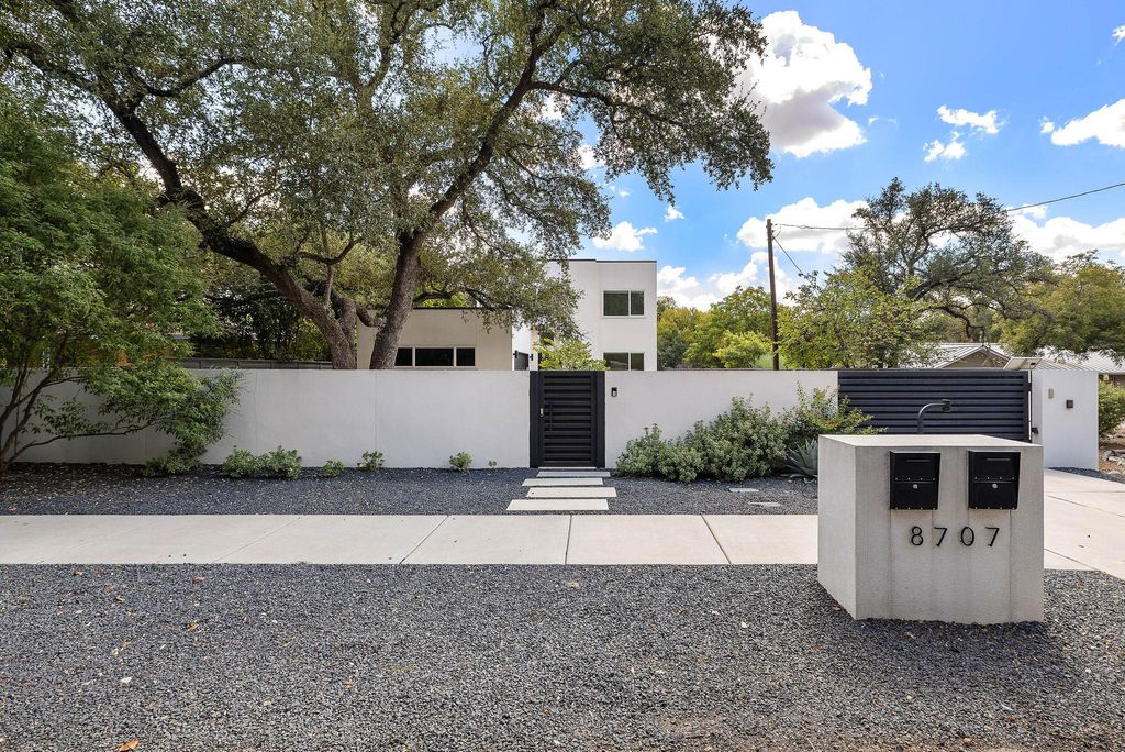 Photo for 8707 Leo ST, Austin, TX 78745 (MLS # 7634702)