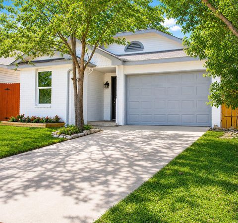 Photo of 11614 Pearwood PL, Austin, TX 78758 (MLS # 9514292)