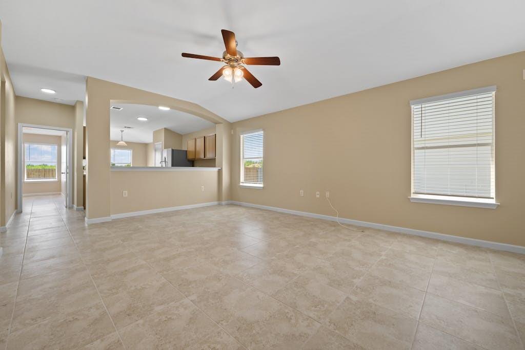 6317 Vida Nueva Ave