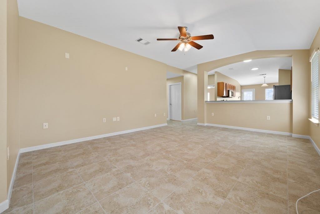 6317 Vida Nueva Ave