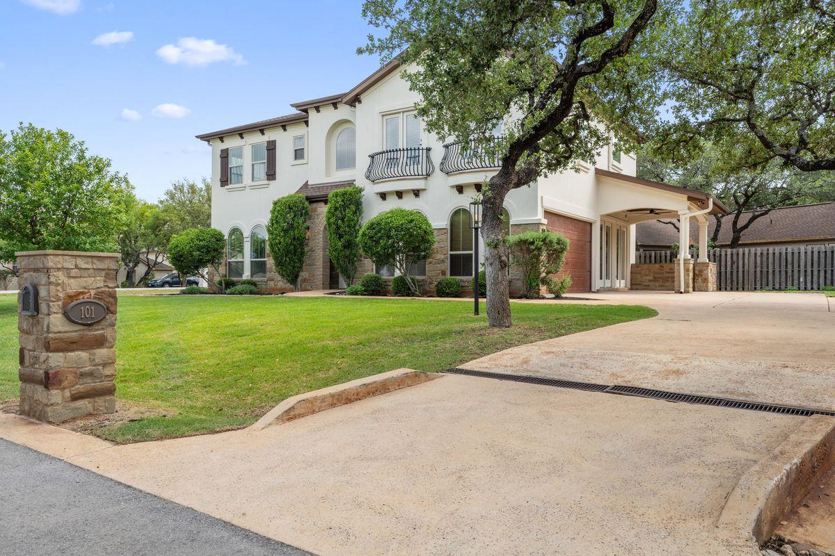 101 Hazeltine CT