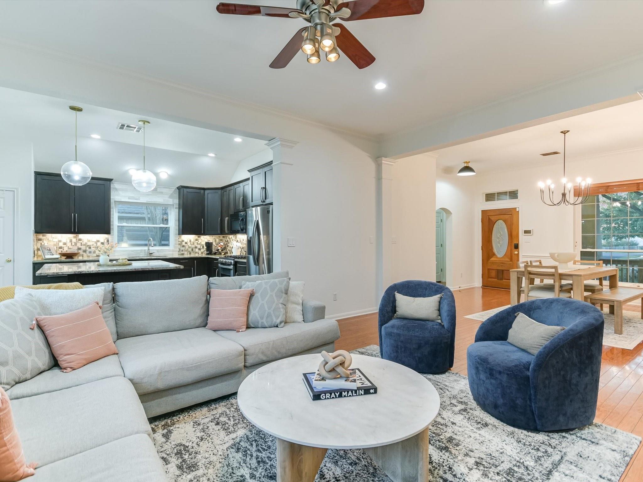 Austin, Texas 78749, United States, 3 Bedrooms Bedrooms, ,2 BathroomsBathrooms,Residential,Pending,24104