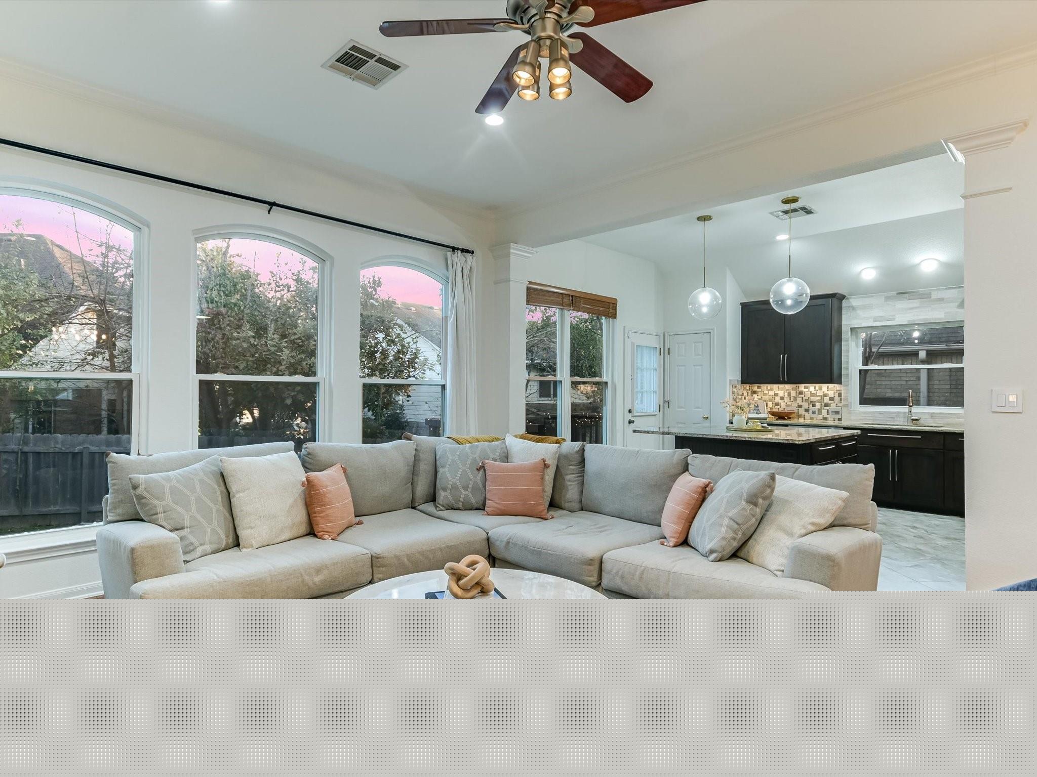 Austin, Texas 78749, United States, 3 Bedrooms Bedrooms, ,2 BathroomsBathrooms,Residential,Pending,24104