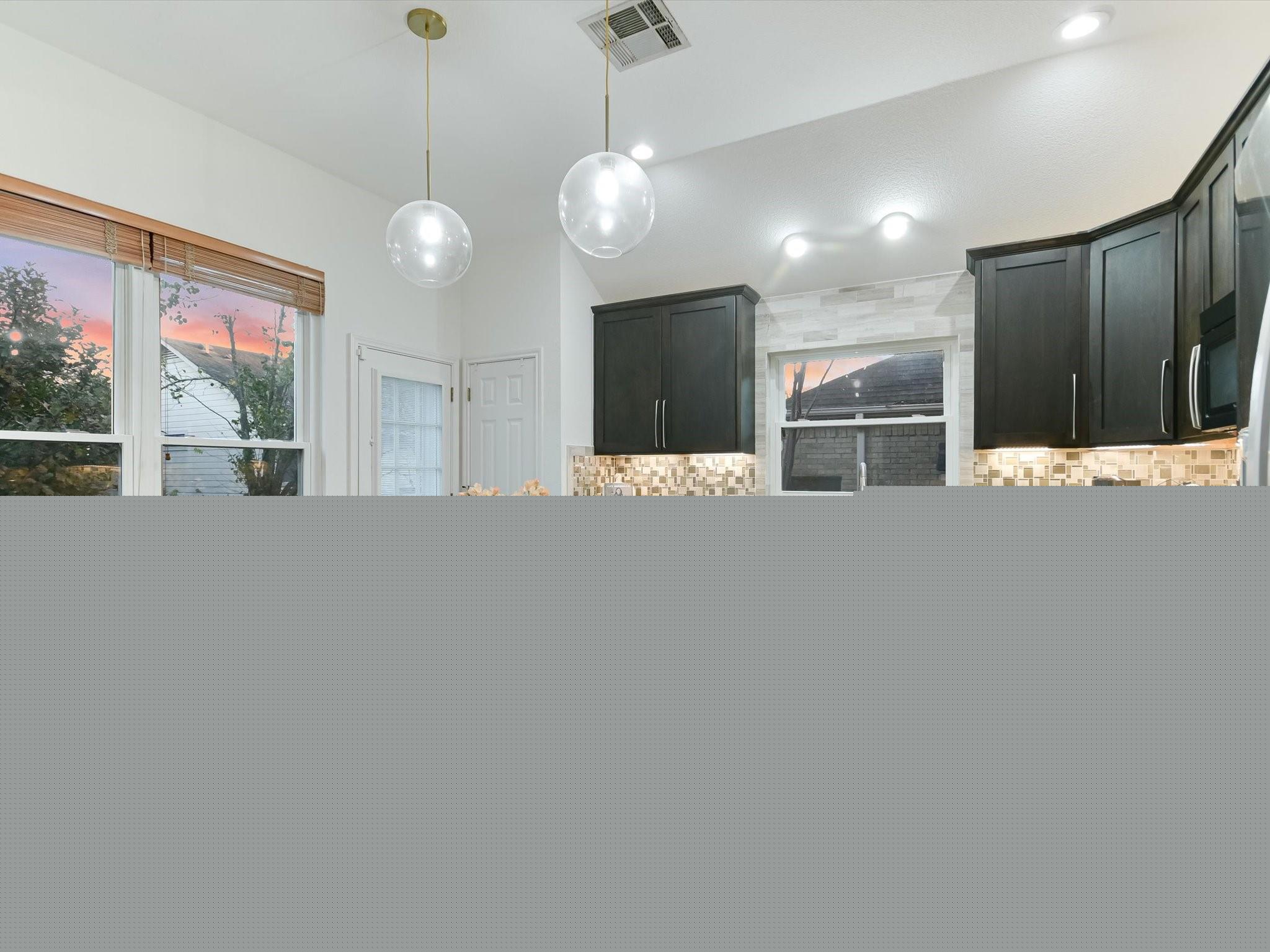 Austin, Texas 78749, United States, 3 Bedrooms Bedrooms, ,2 BathroomsBathrooms,Residential,Pending,24104